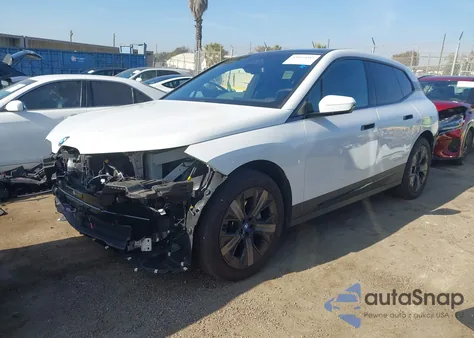 2024 BMW Ix xDrive50 z USA, uszkodzony, nr VIN WB523CF08RCR88337